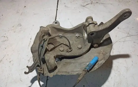 BMW 5 E60 E61 Front wheel hub 6760953