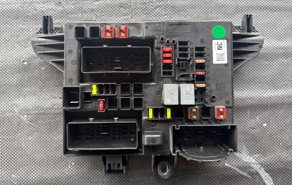 Opel Insignia A Fuse module 544949969