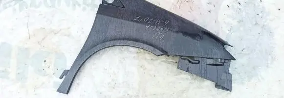 Lancia Phedra Fender Pilka