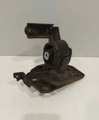 Toyota RAV 4 (XA40) Engine mount bracket
