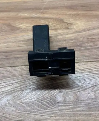 Audi A3 S3 A3 Sportback 8P Glow plug pre-heat relay 038907281D 02009 51299023A