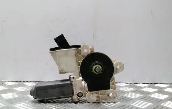 Opel Vectra C Front door window regulator motor 1137328066 24414776