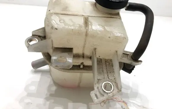 Toyota RAV 4 (XA40) Coolant expansion tank/reservoir 