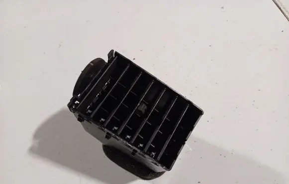 Chrysler 300 - 300C Dash center air vent grill 1087510