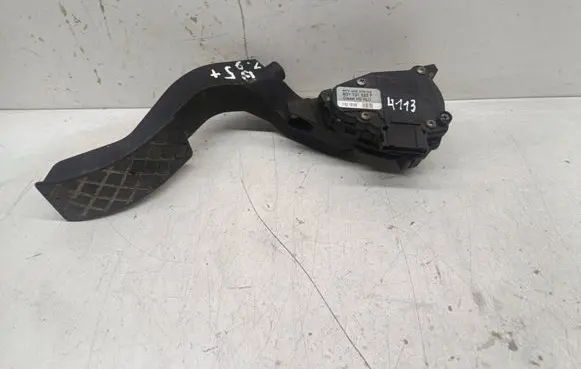Volkswagen PASSAT B6 Accelerator throttle pedal 8D1721523F 6PV00837603
