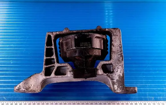 Ford Focus Engine mount bracket 326B21L 26015