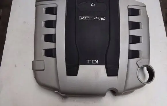 Audi Q7 4L Engine cover (trim)