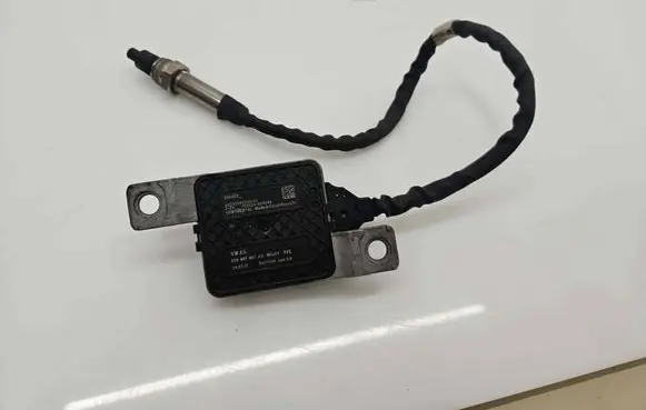 Volkswagen Touareg II Lambda probe sensor 059907807AA A2C39690000 170324000349