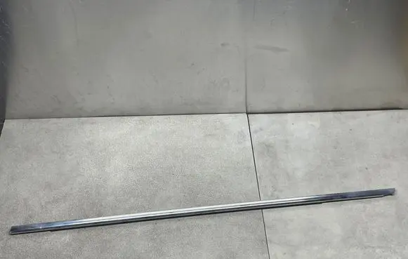 Opel Insignia A Front door glass trim molding 13228107