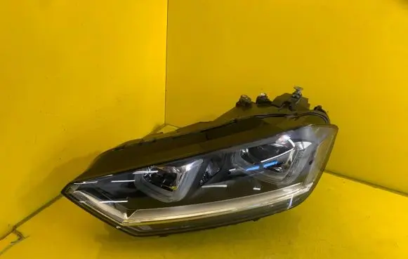 Volkswagen Golf Sportsvan Headlight/headlamp 517941033B