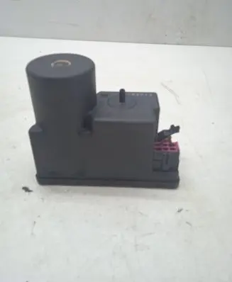 Audi A4 S4 B5 8D Central locking vacuum pump 4A0862257A