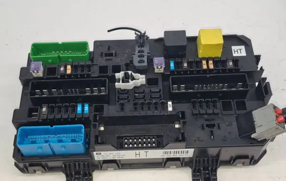 Opel Astra H Fuse module 5DK00866933 13222173