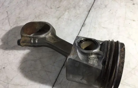 Iveco Daily 35 - 40.10 Piston with connecting rod 096088