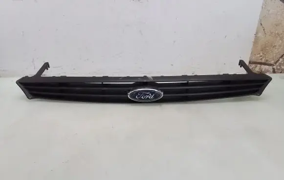 Ford Focus Front bumper upper radiator grill