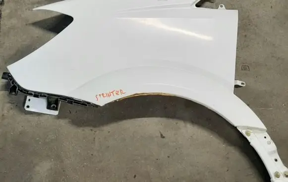 Mercedes-Benz Sprinter W906 Fender LEWY
