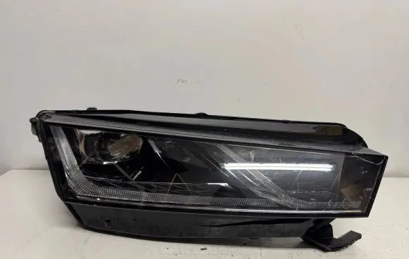 Skoda Octavia Mk4 Headlight/headlamp 5E4941016A 030111823400 LE18A6419