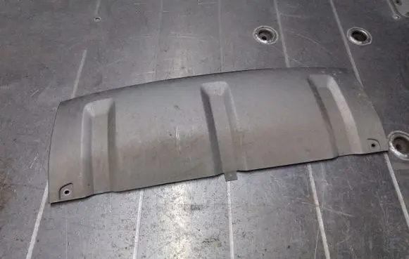 Front bumper lip