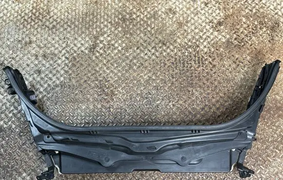 BMW 5 G30 G31 Other engine bay part 7340207 9334790 9334787