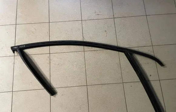 Volvo V60 Rubber seal front door (on door) 