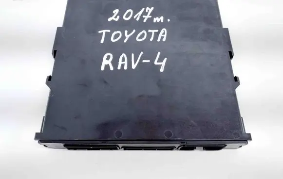 Toyota RAV 4 (XA40) Other devices 8926042090 Q16D05W