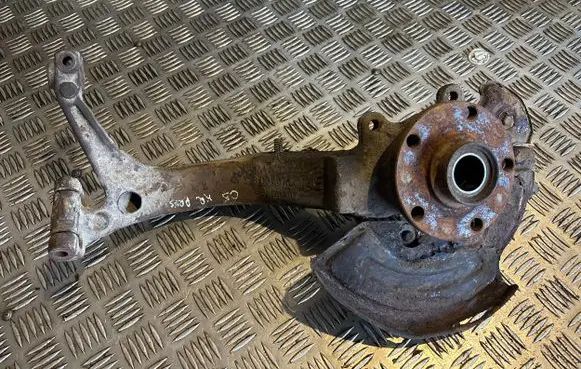 Audi A6 S6 C5 4B Front wheel hub