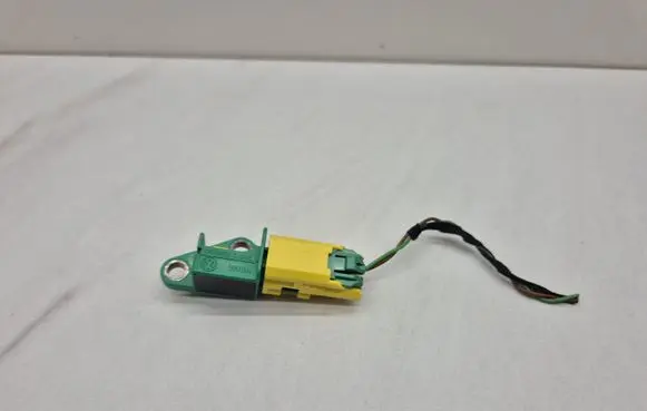 Volkswagen Golf V Airbag deployment crash/impact sensor 1K0909606C 1K0909606CSME 6Q0972623S
