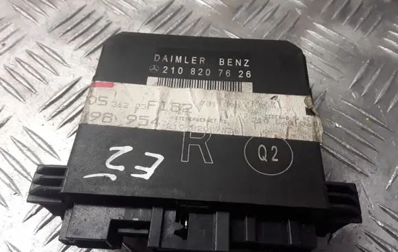 Mercedes-Benz E W210 Door control unit/module 2108207626
