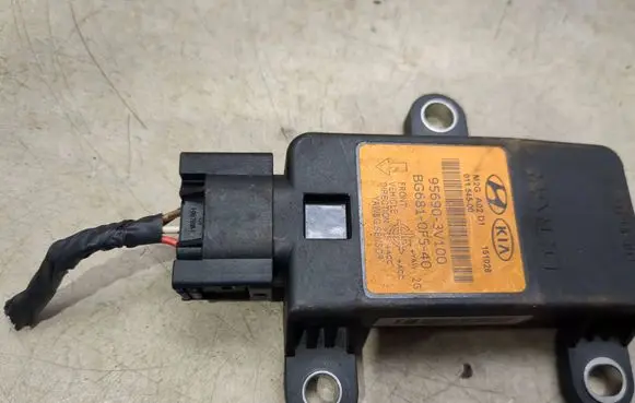 Hyundai i40 ESP acceleration yaw rate sensor 01154500 BG6810F540 956903V100