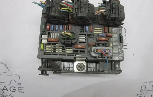 Citroen C4 I Picasso Fuse module 9667044880 12235472