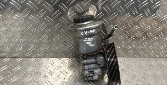 Toyota Corolla Verso AR10 Power steering pump