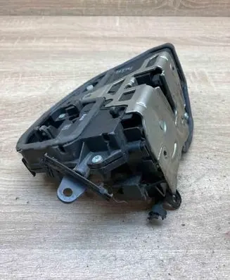 BMW 3 E90 E91 Rear door lock 7060296