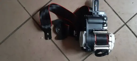 Volkswagen Amarok Front seatbelt