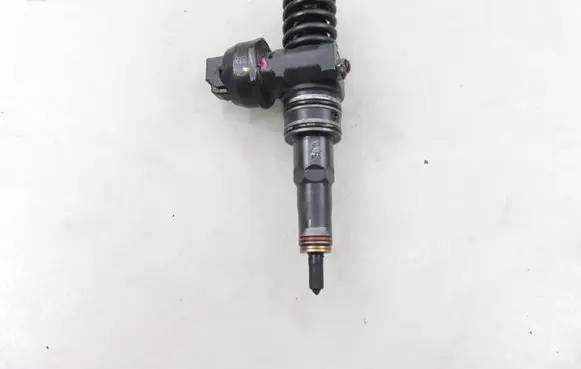 Volkswagen Touran I Fuel injector 0414720215 038130073AG