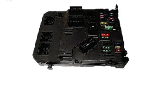 Peugeot 206+ Fuse module 9649627880