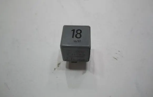 Volkswagen PASSAT B7 Other relay 191937503 V23134J52X228