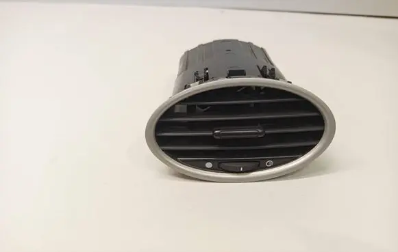 Ford Focus Dashboard side air vent grill/cover trim 4M51A014L21AD