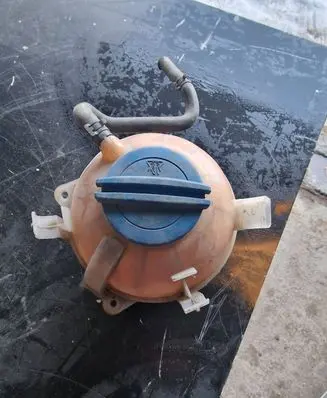Volkswagen Golf V Coolant expansion tank/reservoir 1K0121407A