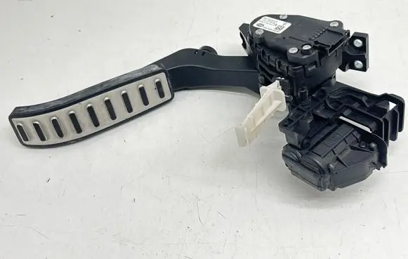 Porsche Cayenne (92A) Accelerator throttle pedal 7P5723507B 6PV00802660 L01071629