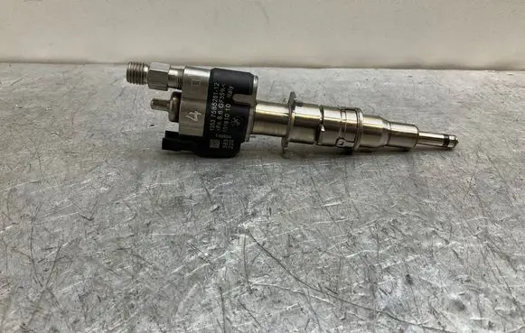 BMW 5 E60 E61 Fuel injector 7585261 PA66GF3596 10181010