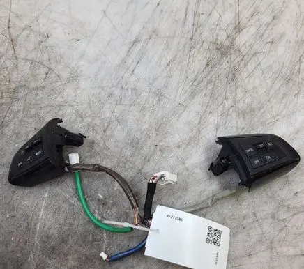 Mazda 6 Steering wheel buttons/switches 75B979