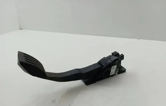 Ford C-MAX II Accelerator throttle pedal 17388800 AV619F836BB