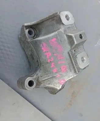 Volkswagen Polo VI Gearbox mounting bracket 5Q0199117A
