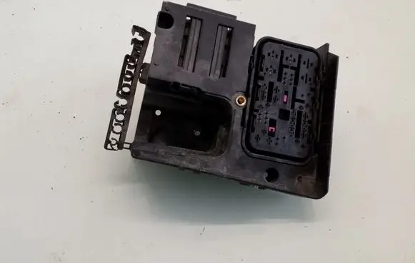Volkswagen PASSAT B6 Fuse module 1K0907361B