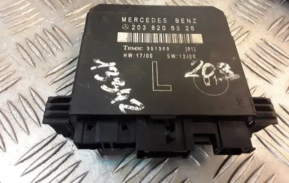 Mercedes-Benz C W203 Door control unit/module 2038206526 A2038206526