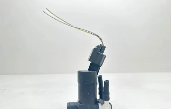 Ford Focus C-MAX Windscreen/windshield washer pump 670811