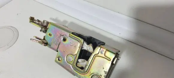 Volkswagen Multivan T4 Front door lock 701837015C G39907C