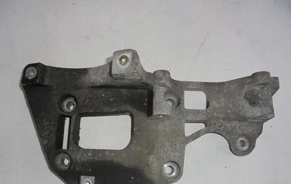Volkswagen Golf V Generator/alternator bracket 06F903143B