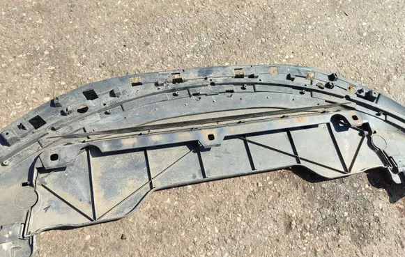 Volvo V60 Front bumper skid plate/under tray 31297472 BF8BA01