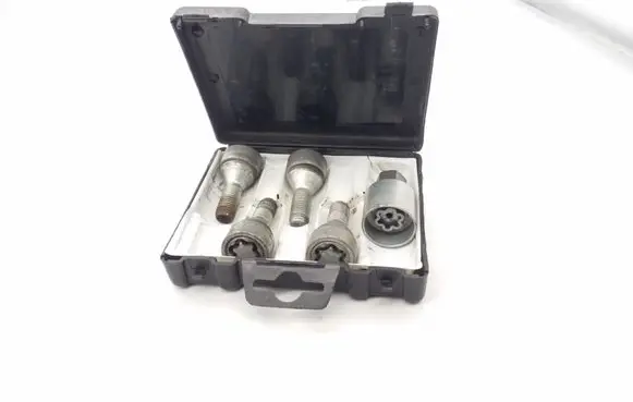 Opel Corsa E Anti-theft wheel nuts and lock 