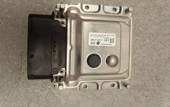 KIA Ceed Engine control unit/module 0281036052 1039142487 296102U210
